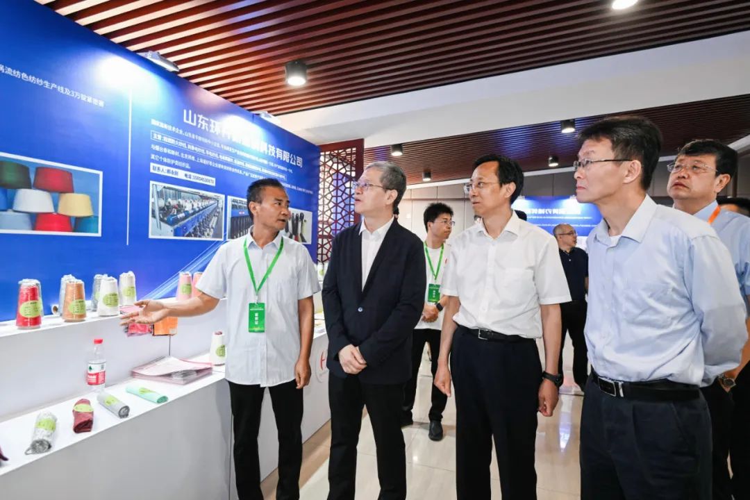 “構筑產業數智生態,打造數字紗線基地”--紡織行業數字化轉型峰會(夏津)在山東省德州市夏津縣舉行。