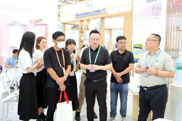山東292家企業齊聚31屆華交會，青島家紡展團大放異彩