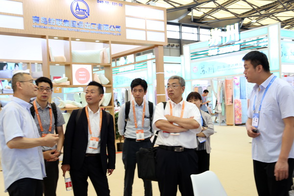 山東292家企業齊聚31屆華交會，青島家紡展團大放異彩