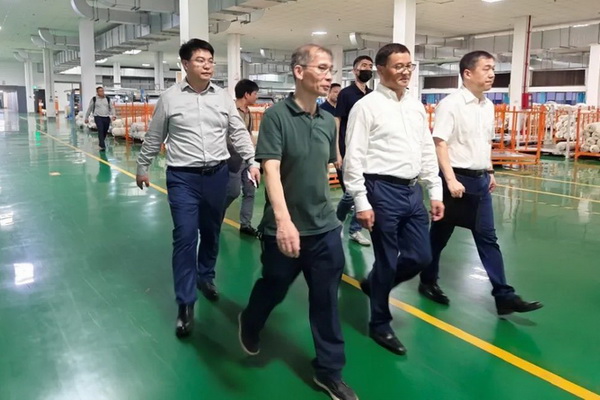 中國紡織品進出口商會會長曹甲昌率會員企業赴越南訪問
