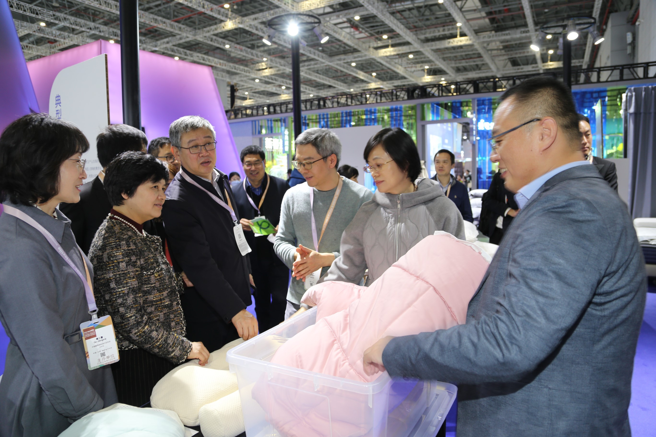 青島組團參加intertextile家紡展，副市長趙燕一行蒞臨考察