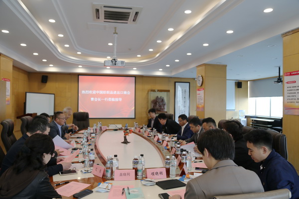 審時度勢、共商發(fā)展&mdash;中國紡織品進出口商會曹甲昌會長一行調(diào)研青島家紡行業(yè)