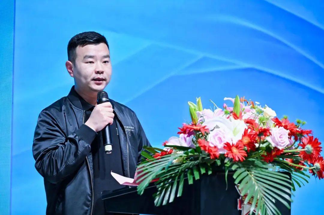 好面料在柯橋聚集2024中國面料之星啟動儀式暨知名服飾品牌趨勢交流分享會在紹興國際會展中心成功舉辦。