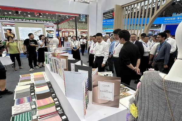 36家毛織企業抱團參展中國（鄂爾多斯）國際羊絨羊毛展覽會，提升大朗品牌知名度 