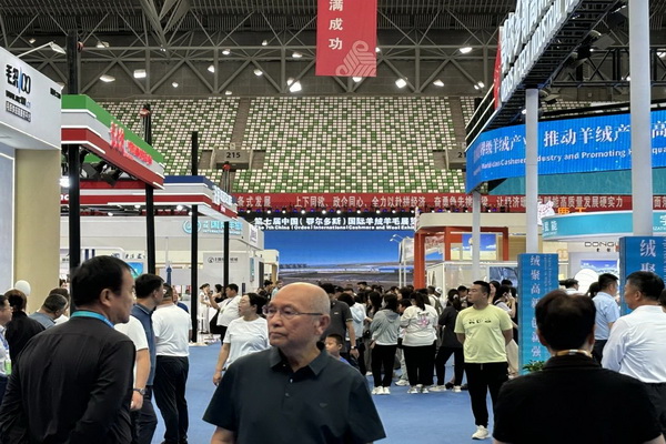 36家毛織企業抱團參展中國（鄂爾多斯）國際羊絨羊毛展覽會，提升大朗品牌知名度 