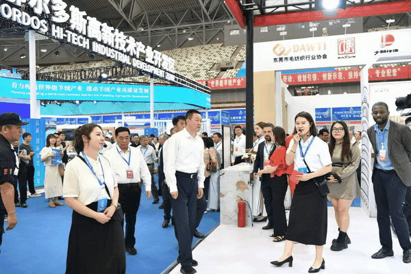 36家毛織企業抱團參展中國（鄂爾多斯）國際羊絨羊毛展覽會，提升大朗品牌知名度 
