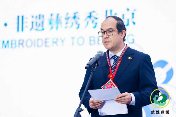&ldquo;有一種叫云南的生活&middot;非遺彝繡秀北京&rdquo;活動,在北京鐘鼓樓舉行