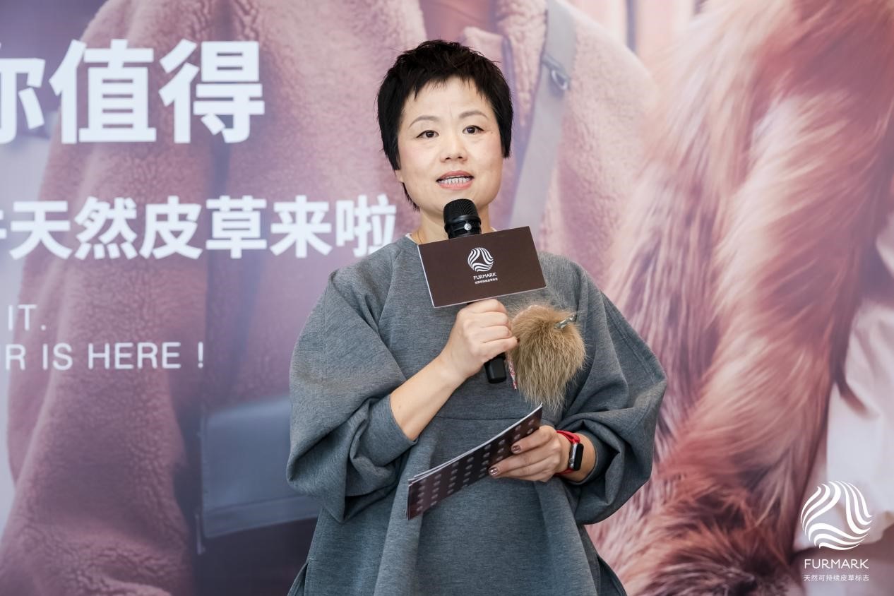 國(guó)際毛皮協(xié)會(huì)IFF定制禮物來(lái)襲,是時(shí)尚博主們整個(gè)愛(ài)住的天然皮草單品!