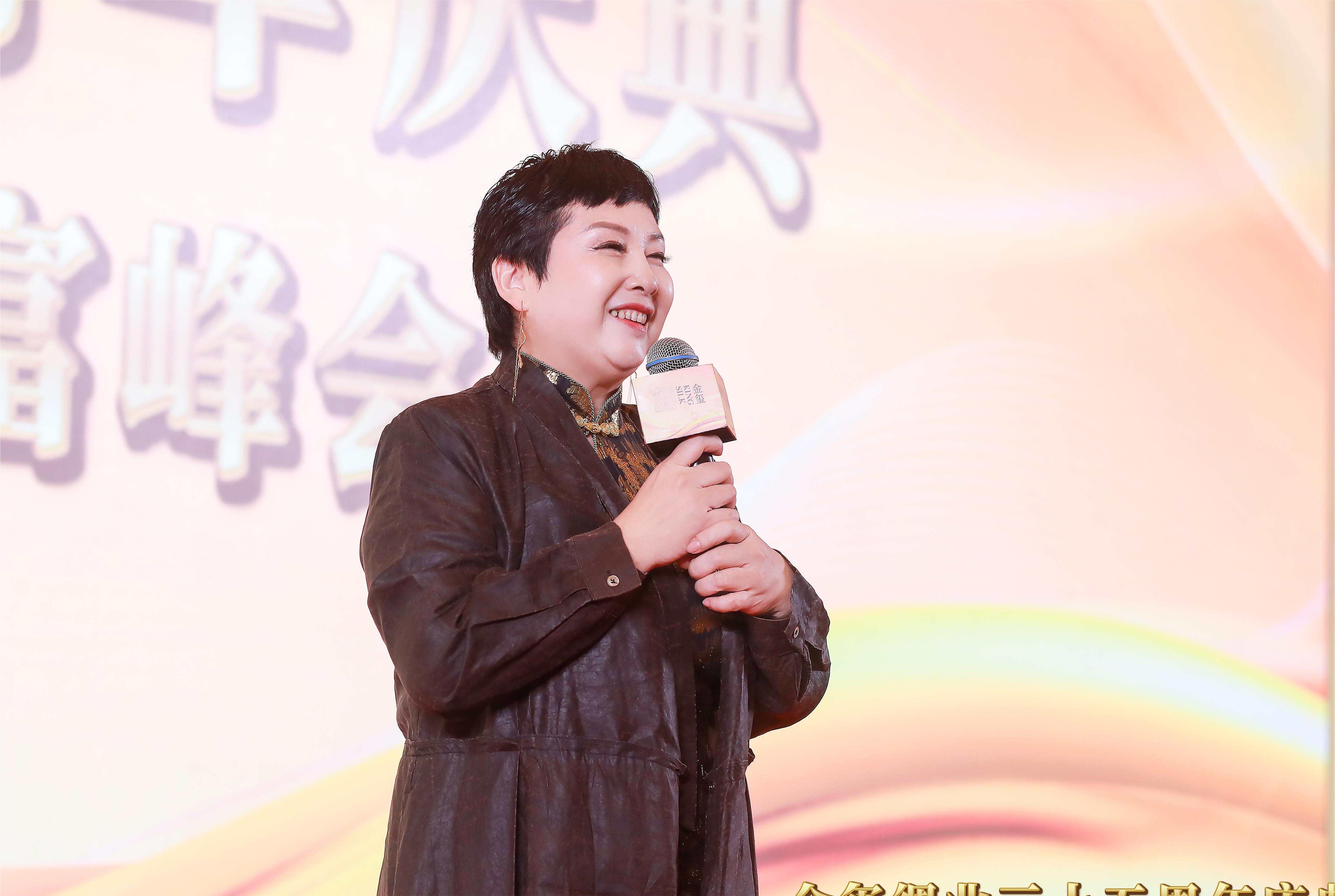 金璽綢業唐總在三十五周年慶上發言
