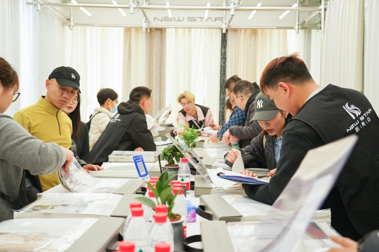 智造織就未來，錦韻潮動全球！2025海寧春季家博會今日啟幕