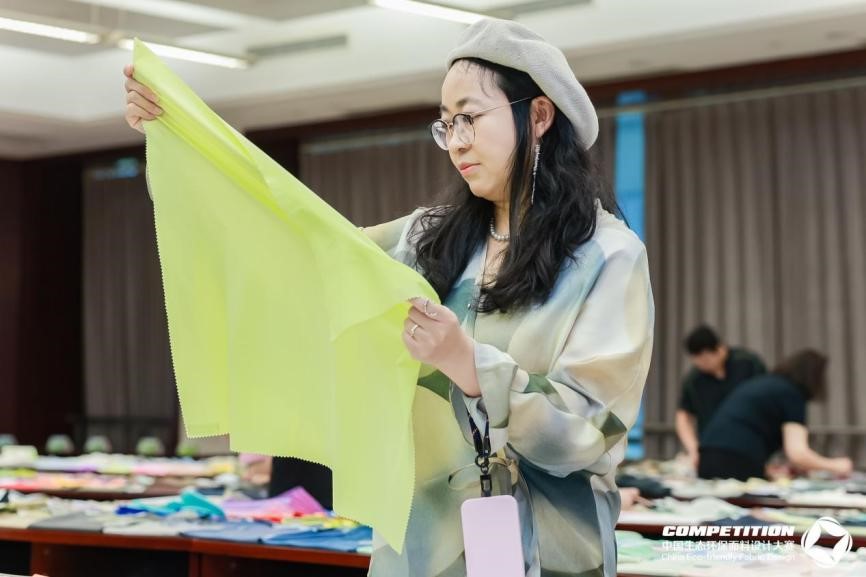2800款面料&ldquo;綠動時尚&rdquo;，2025第八屆中國生態環保面料設計大賽評審會在盛澤舉辦！