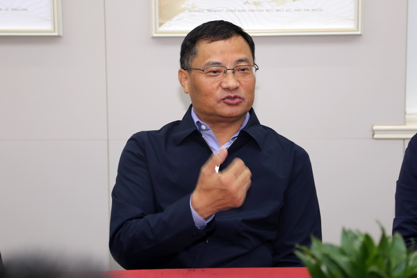 中國紡織品進出口商會曹甲昌會長一行來青調研家紡行業