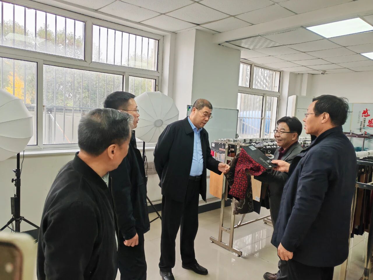 河北省工信廳領導調研清河兩家羊絨企業關注與石家莊紡織企業攜手創新發展