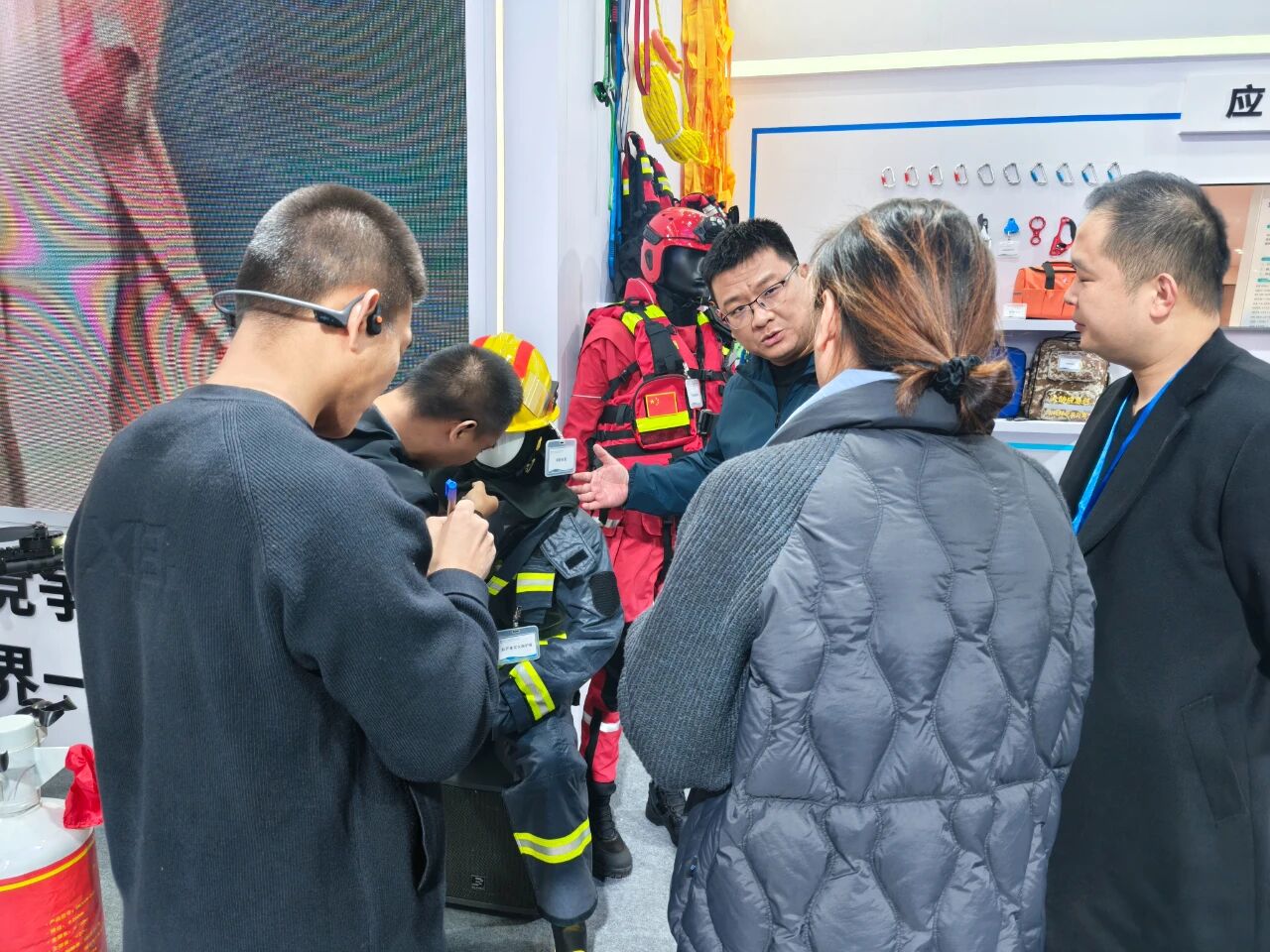 際華3502公司功能防護產品精彩亮相2025京津冀安全應急博覽會