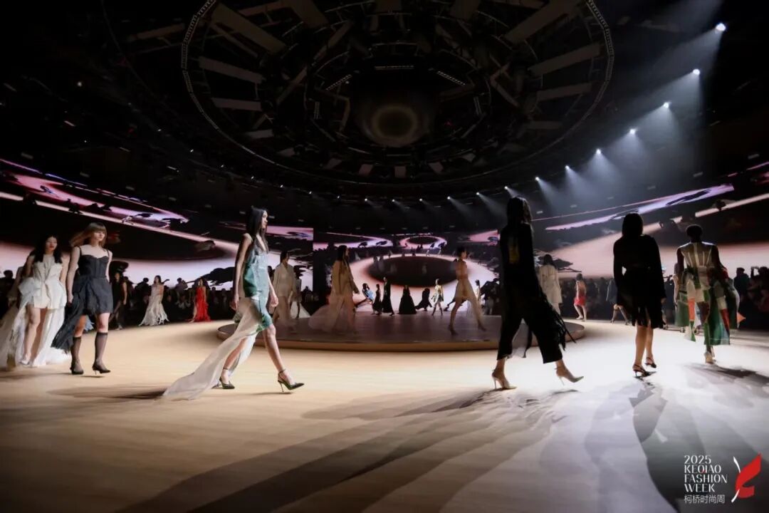 2025柯橋時尚周（秋季）啟幕！十年織夢，時尚共鳴&ldquo;洄響&rdquo;千年紡都