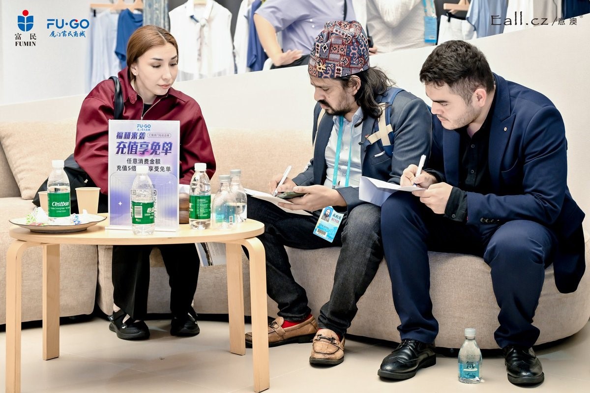 秀展同步即看即訂！虎門服裝品牌2026秋冬發布訂貨會啟幕
