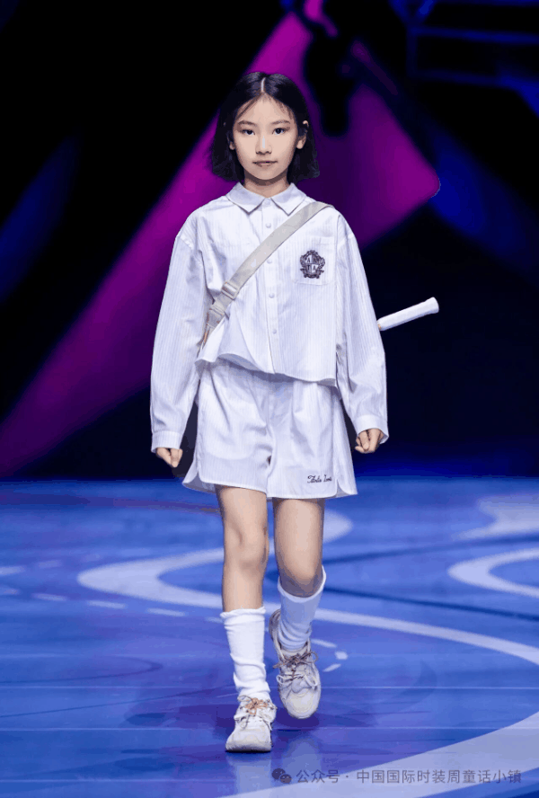 安踏兒童&ldquo;競(jìng)界新生&rdquo;開(kāi)幕秀活力開(kāi)啟2026中國(guó)國(guó)際時(shí)裝周&middot;童話小鎮(zhèn)