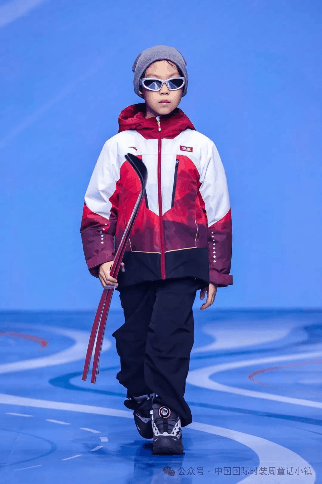 安踏兒童&ldquo;競(jìng)界新生&rdquo;開(kāi)幕秀活力開(kāi)啟2026中國(guó)國(guó)際時(shí)裝周&middot;童話小鎮(zhèn)